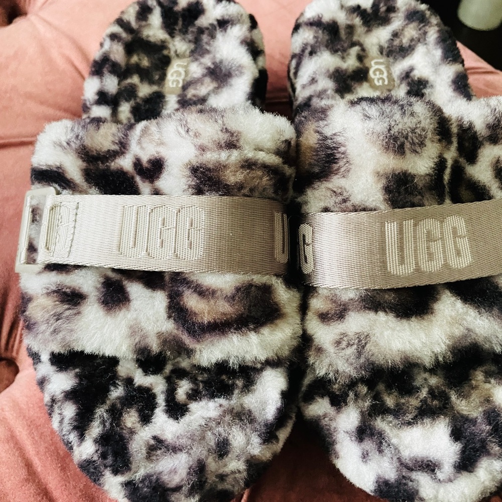 🩴🩴🩴Women's UGG Fluffita Grey Panther Print; Size: 6🩴🩴🩴